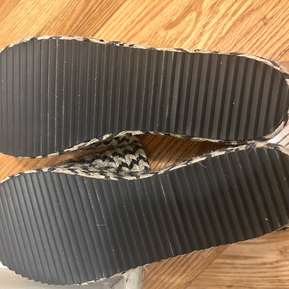 Black and tan wedge - Picture 2 of 2